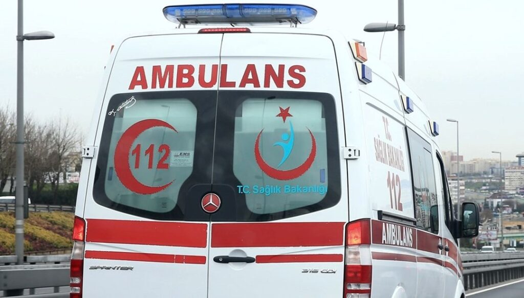 Ambulansa yol vermeyen sürücüye para cezası - Son Dakika Türkiye Haberleri