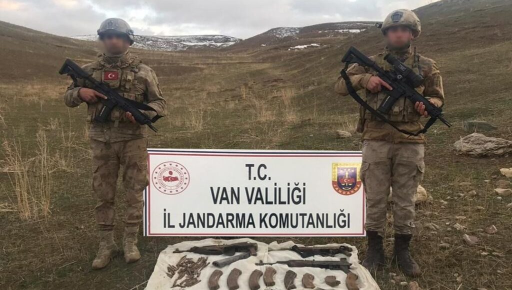Başkale kırsalında PKK'ya ait silah ve mühimmat ele geçti - Son Dakika Türkiye Haberleri
