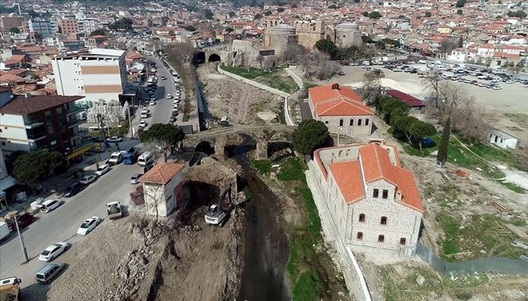 Bergama’daki antik kanalda restorasyon çalışmaları sürüyor