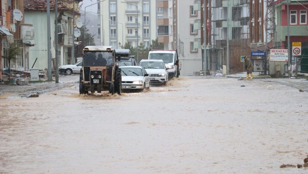 Deprem bölgesi için kuvvetli yağış uyarısı - Son Dakika Türkiye Haberleri