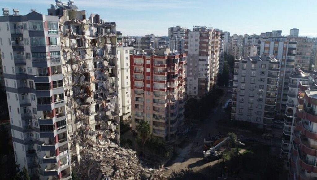 Deprem müteahhidinden savunma: Yalnızca bir kısmı yıkıldı - Son Dakika Türkiye Haberleri