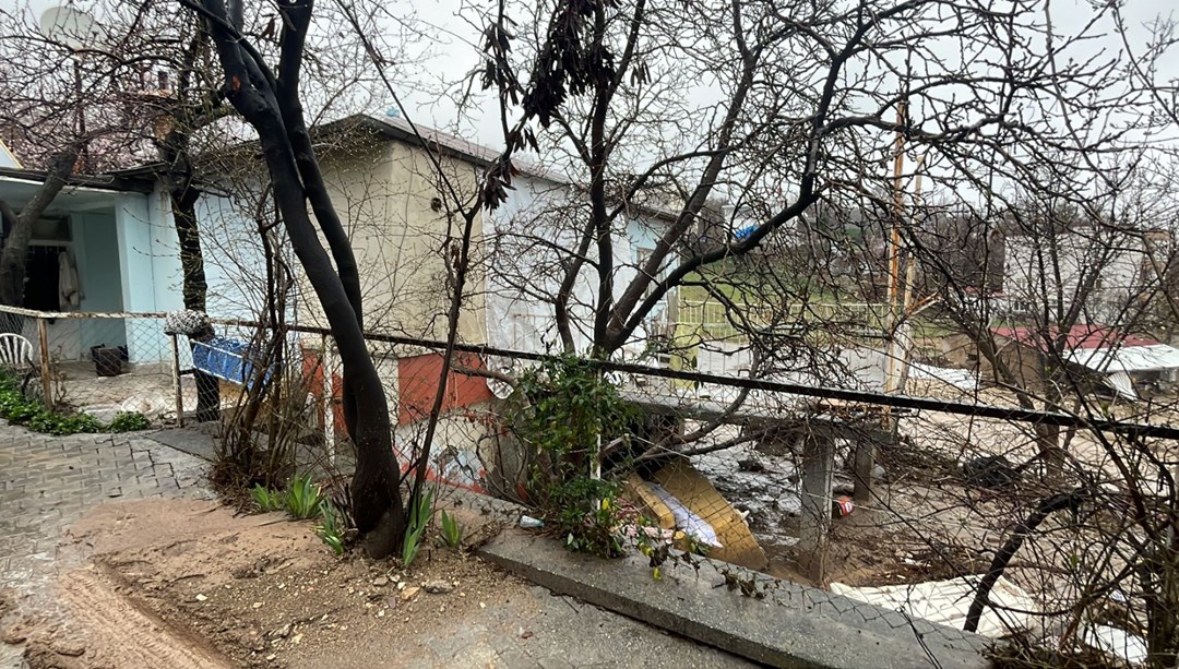 Depremde hasar gören evinden kurtardığı eşyaları selde kayboldu – Son Dakika Türkiye Haberleri