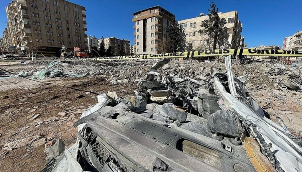 Depremde yıkılan apartmanın mühendisine iddianame hazır - Son Dakika Türkiye Haberleri