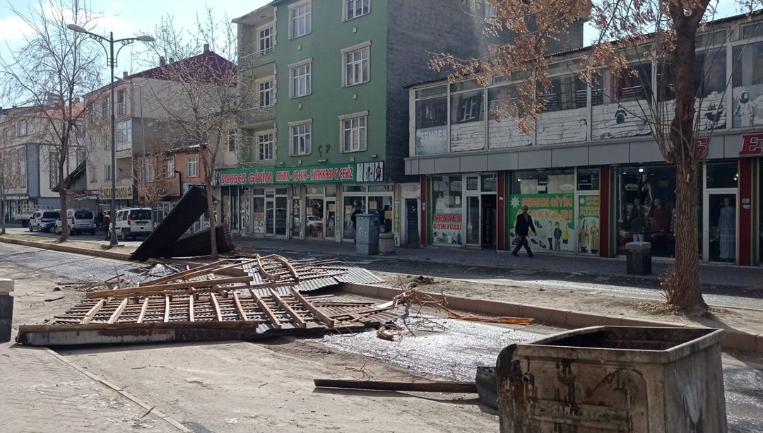 Fırtınada devrilen ağaç 7 öğrenciyi yaraladı – Son Dakika Türkiye Haberleri