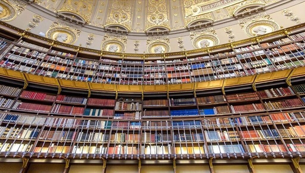 Fransa'da 3 asırdır ayakta olan Milli Kütüphane 40 milyon esere ev sahipliği yapıyor