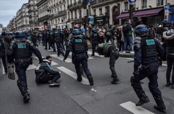 Fransa’da hükümet protestolara rağmen emeklilik reformunu geri çekmeyeceğini açıkladı – Son Dakika Dünya Haberleri