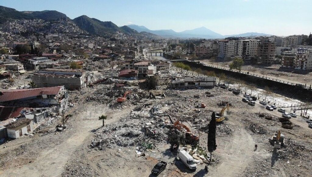 Hatay'da enkazdan milyonluk ürünleri kurtarma çabası - Son Dakika Türkiye Haberleri