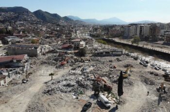 Hatay’da enkazdan milyonluk ürünleri kurtarma çabası – Son Dakika Türkiye Haberleri