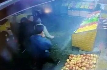 İstanbul’da kavga ettiği arkadaşını sokak ortasında bıçakladı – Son Dakika Türkiye Haberleri