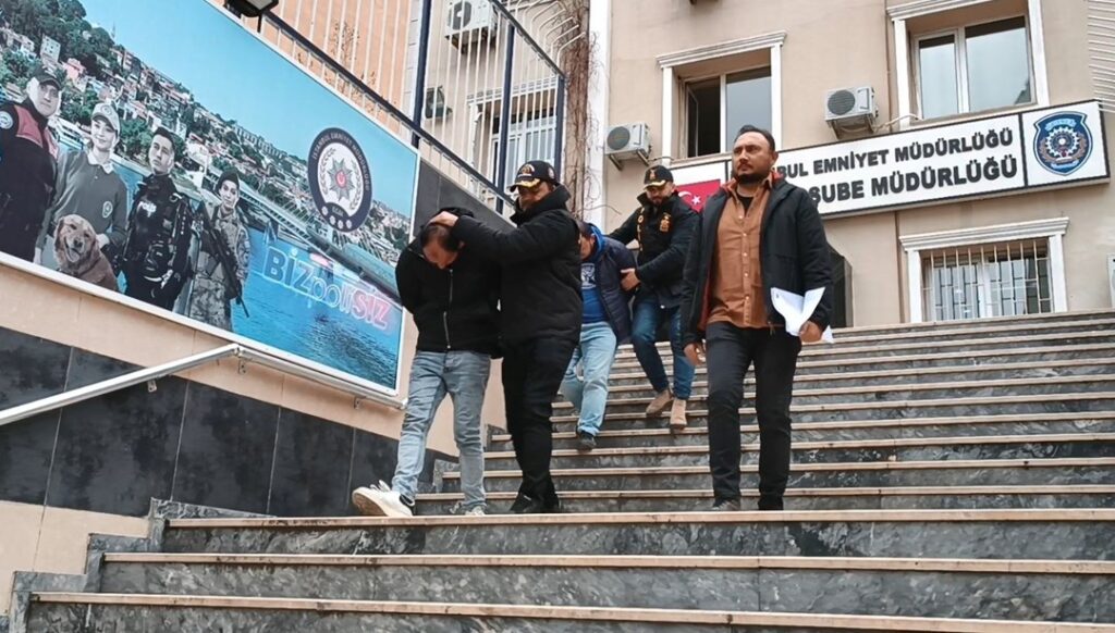 Kendini polis olarak tanıtıp 500 bin lira dolandırdı - Son Dakika Türkiye Haberleri