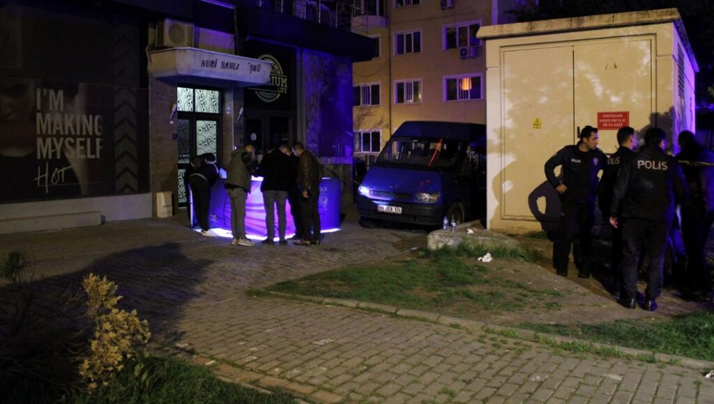 Kızını döven kocasına sinirlenip balkondan atlayan kadın hayatını kaybetti - Son Dakika Türkiye Haberleri