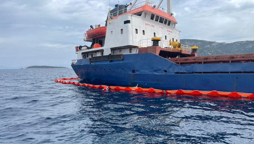 Kuru yük gemisi Datça açıklarında karaya oturdu - Son Dakika Türkiye Haberleri