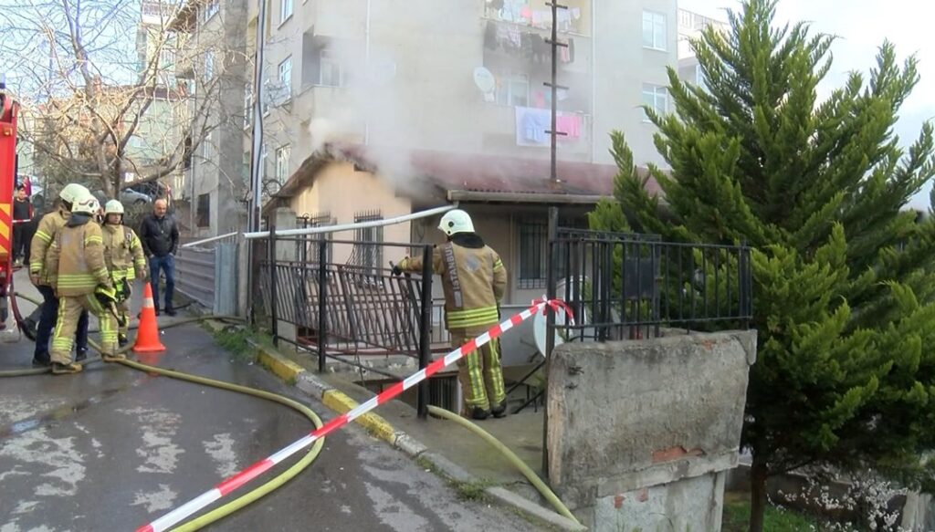 Maltepe'de bir kişi ailesiyle birlikte oturduğu evi ateşe verdi - Son Dakika Türkiye Haberleri