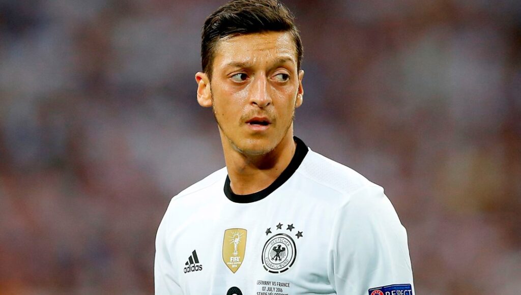 Mesut Özil'in futbolu bırakma nedeni ve gelecek planı - Son Dakika Spor Haberleri