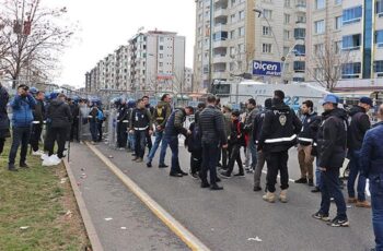 Nevruz etkinliğinde gerginlik: 5 polis yaralandı, 19 gözaltı – Son Dakika Türkiye Haberleri