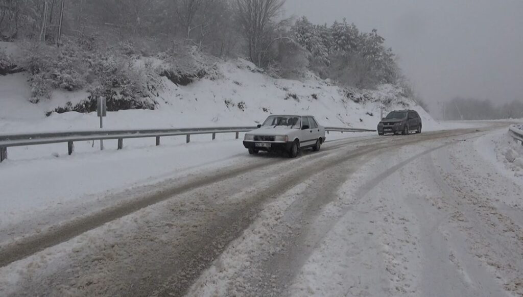 Nisana iki gün kala Uludağ'da 1 metre kar - Son Dakika Türkiye Haberleri