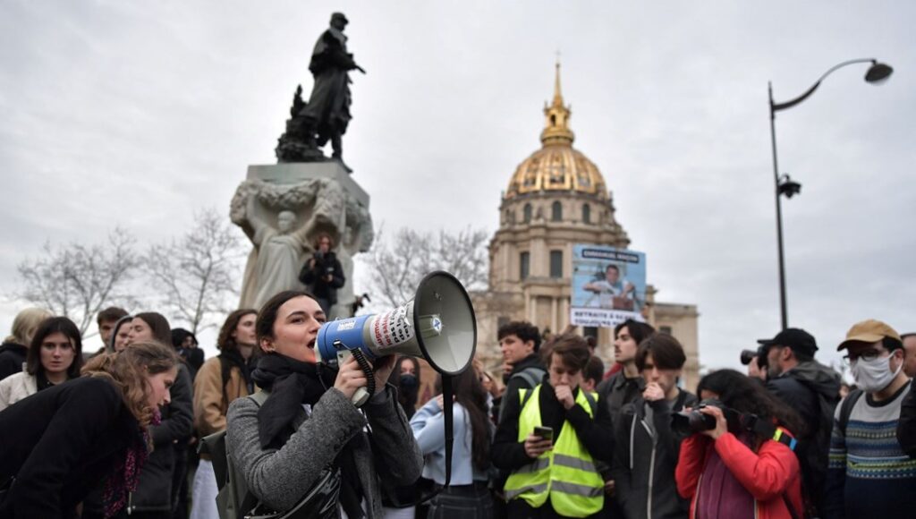 Paris'te emeklilik reformu protestolarında 243 kişi gözaltına alındı - Son Dakika Dünya Haberleri