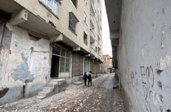 Prof. Dr. Kavak’tan Diyarbakır’ın 400 bin nüfuslu ilçesi için uyarı: Küçük bir artçıda yıkılabilir – Son Dakika Türkiye Haberleri