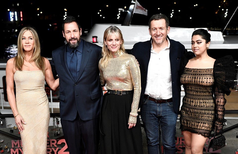 Jennifer Aniston yeni filminin prömiyerinde şıklığıyla tam not aldı - 3