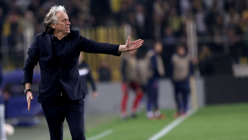 SON DAKİKA: Fenerbahçe'de Jorge Jesus kırmızı kart gördü