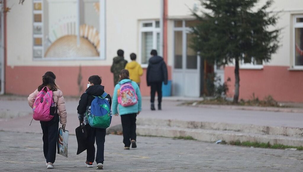 SON DAKİKA HABERİ: Adana'da okullar ne zaman açılacak? Milli Eğitim Bakanı Özer'den erteleme duyurusu - Son Dakika Türkiye Haberleri