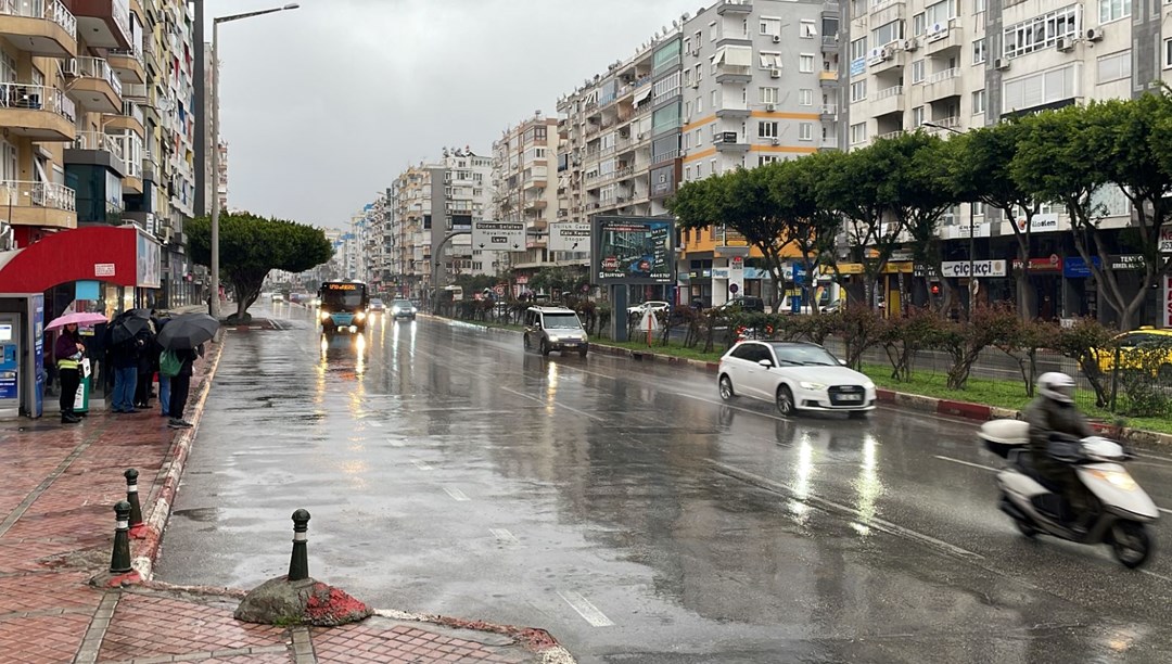 Sel uyarısı verilen Antalya’da sağanak etkili oluyor – Son Dakika Türkiye Haberleri