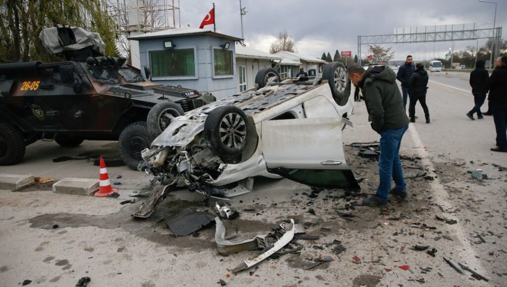 Uygulama noktasındaki kazada 5'i polis 6 kişi yaralandı - Son Dakika Türkiye Haberleri