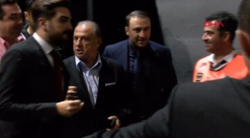 Fatih Terim, Galatasaray-Fenerbahçe maçını tribünden izledi