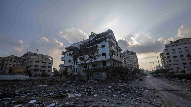 Gazze'de can kaybı 2 bin 215'e yükseldi